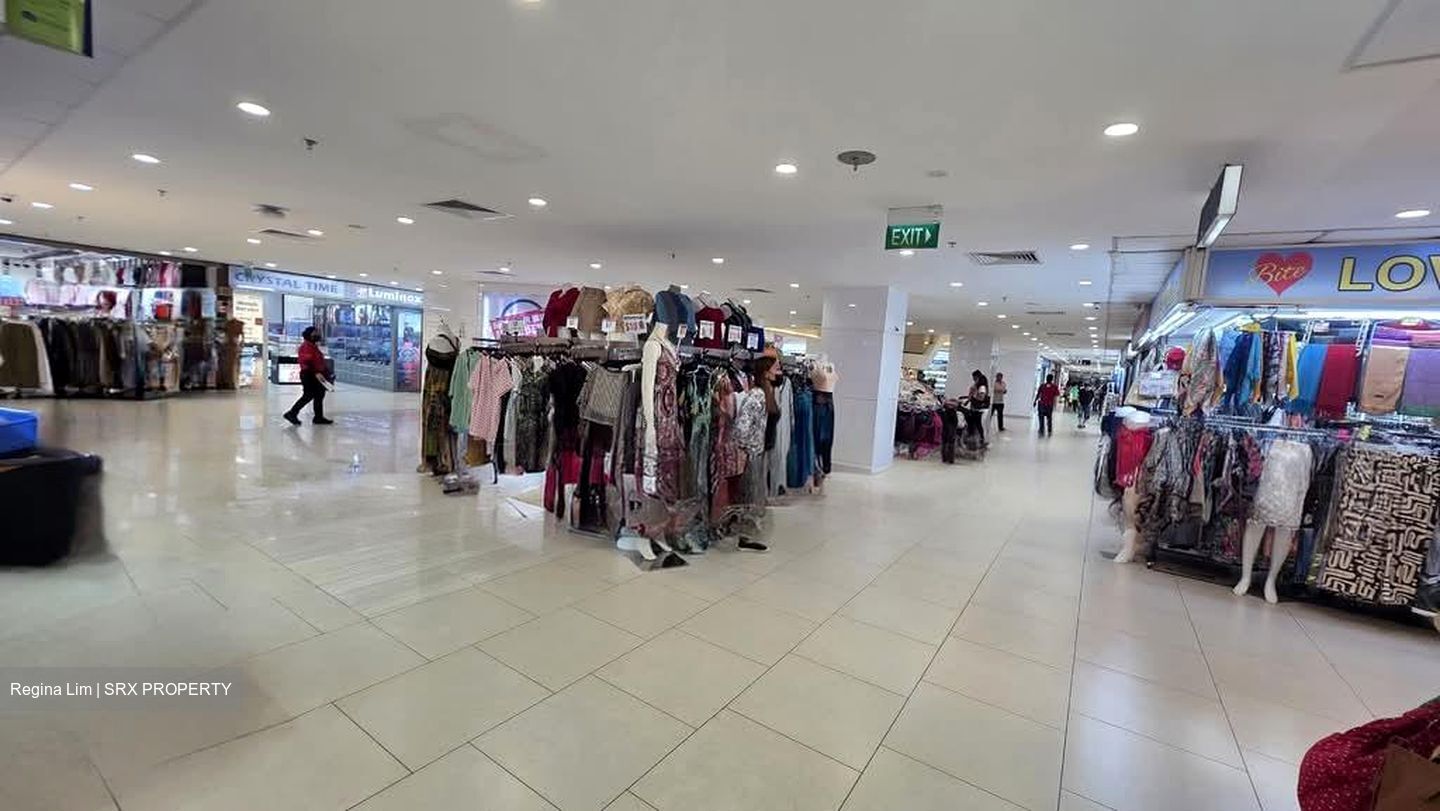 Lucky Plaza (D9), Shop House #559001521